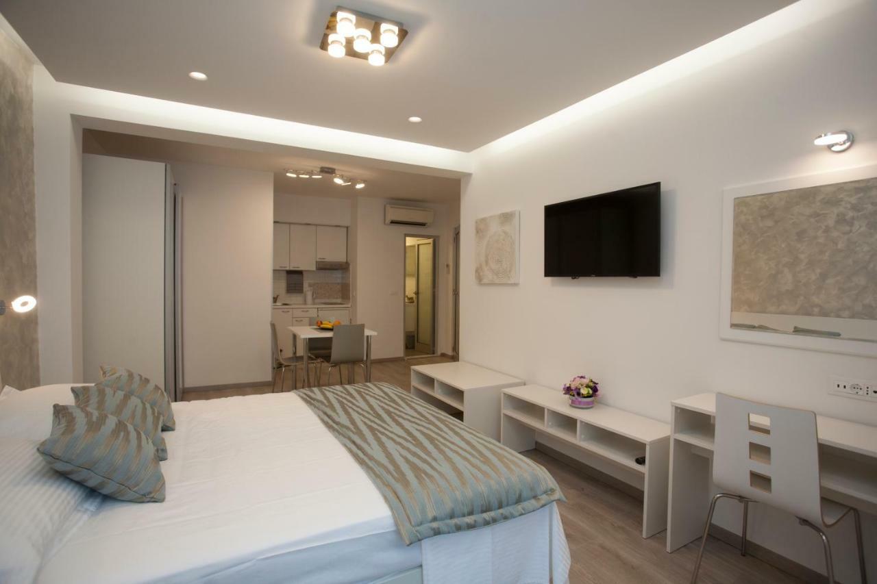Apartments Lovret Flowers Сплит Экстерьер фото